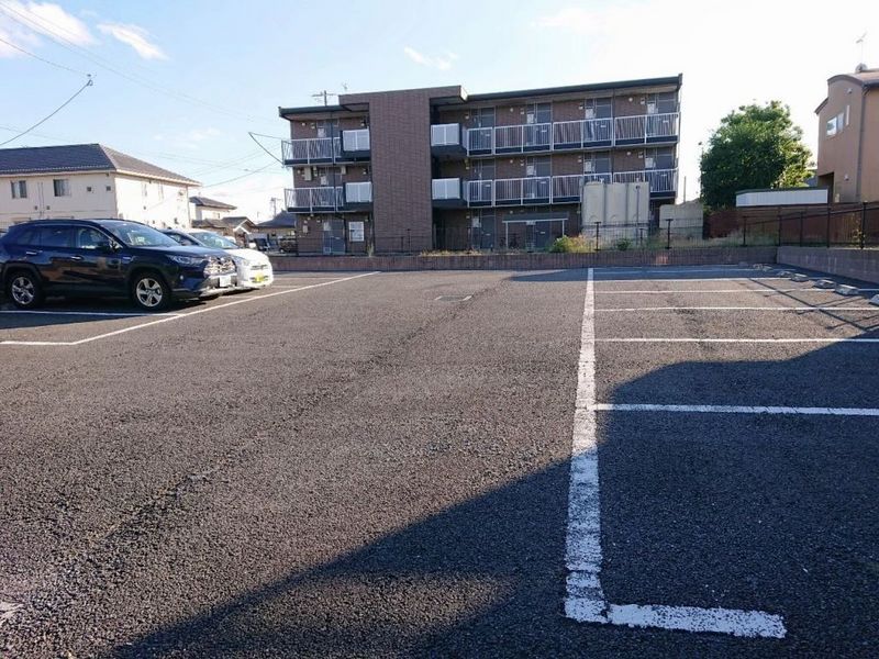 レオパレスサワ 駐車場