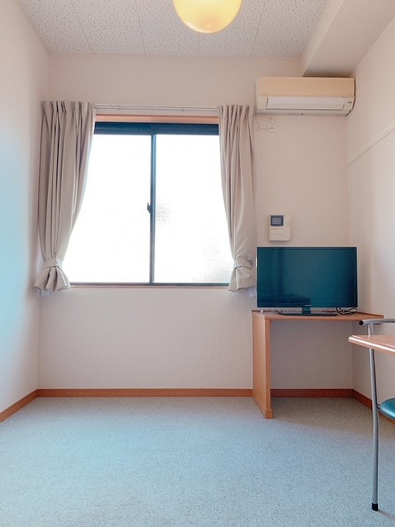 レオパレスＣＯＣＯ 居間