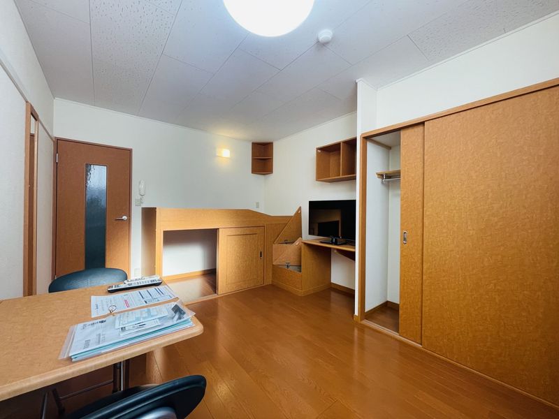 レオパレスセコ弐番館 居間