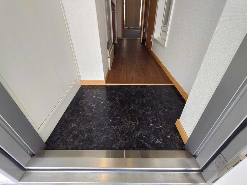 レオパレスサンクフルコート 玄関