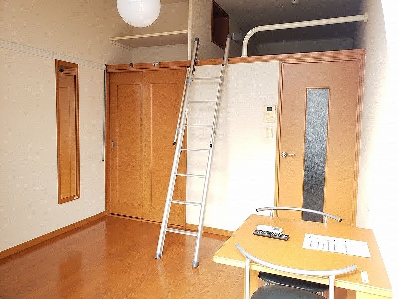 レオパレスウエスト羽生 居間