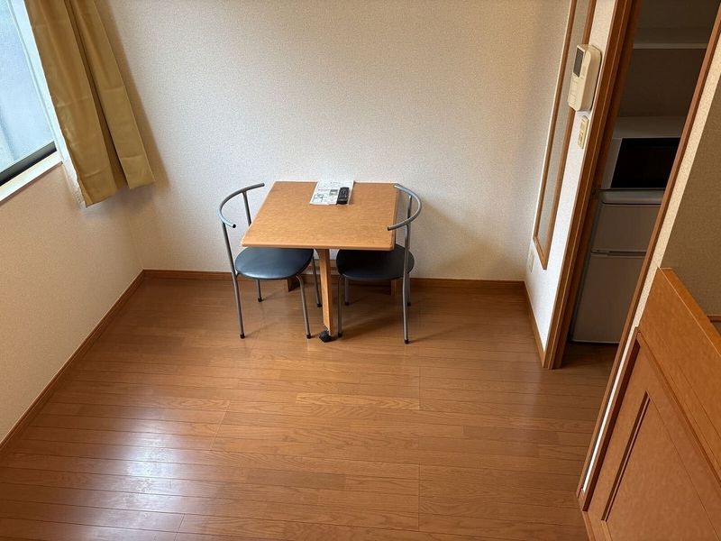 レオパレスエヌ　ファミール 居間