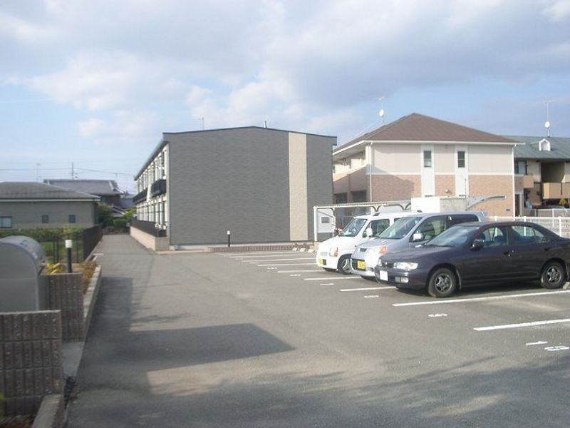レオパレス長池 駐車場