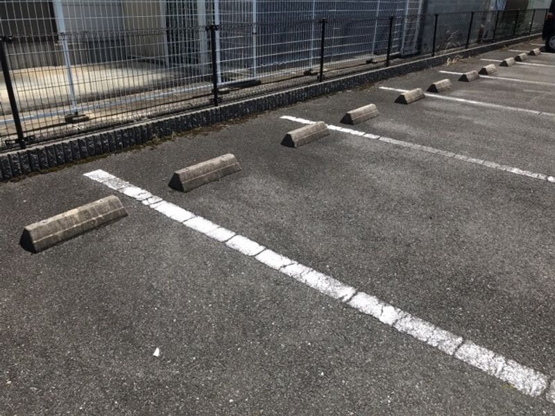レオパレスまつお 駐車場