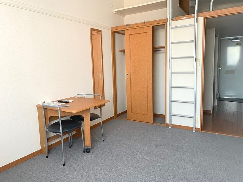 レオパレスカームヴィラ 居間