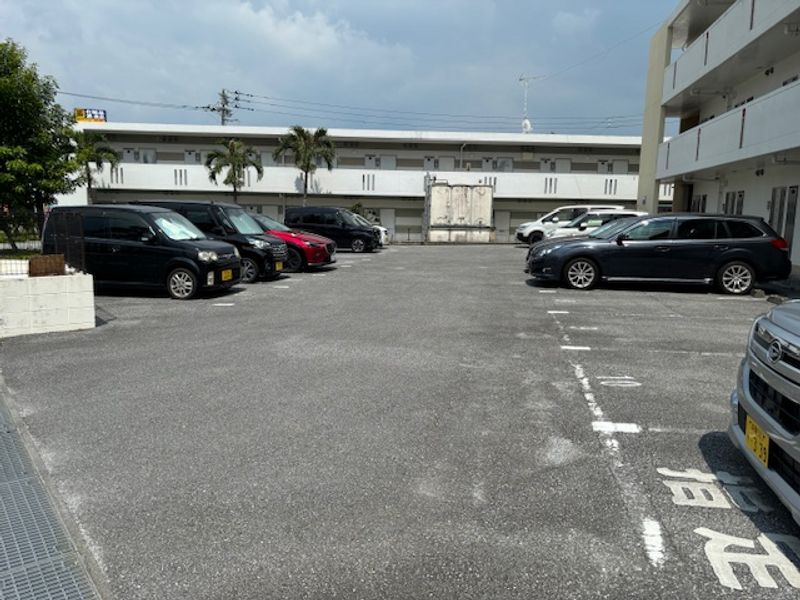 レオネクストハピネス 駐車場