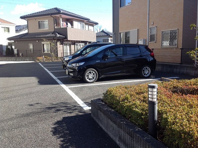 レオパレスイーグルⅥ 駐車場