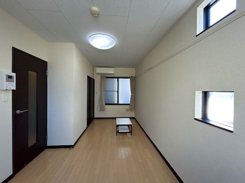 レオネクストＰＲＥＳＳＯ大師西 居間