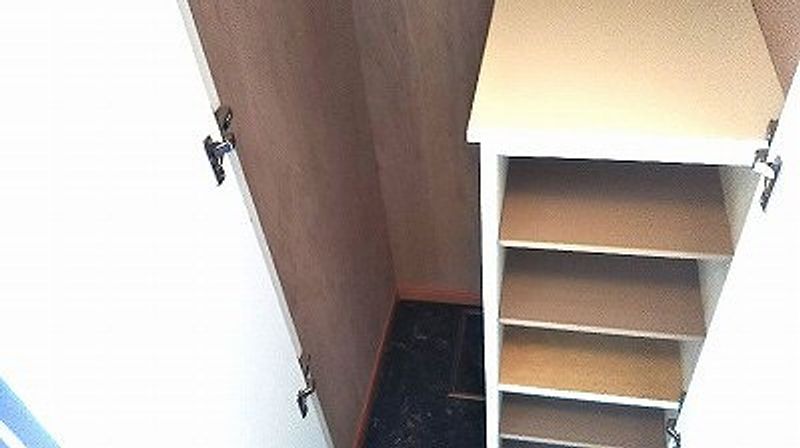 レオパレスひとみ 玄関