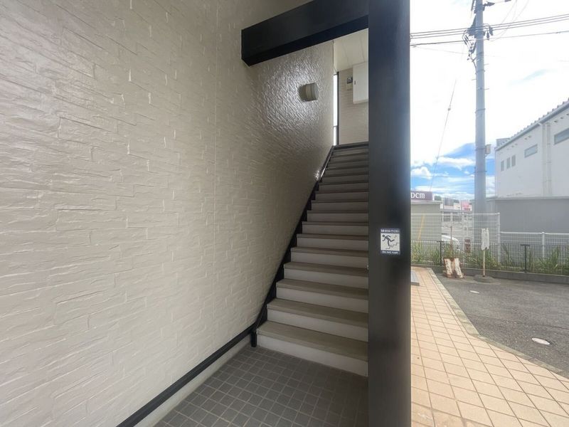 レオパレス山路 エントランス