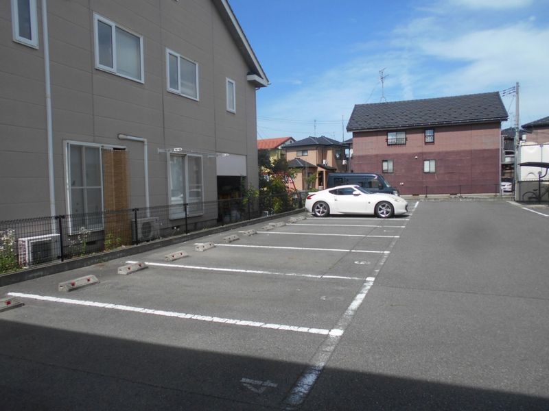 レオパレス松浜東 駐車場