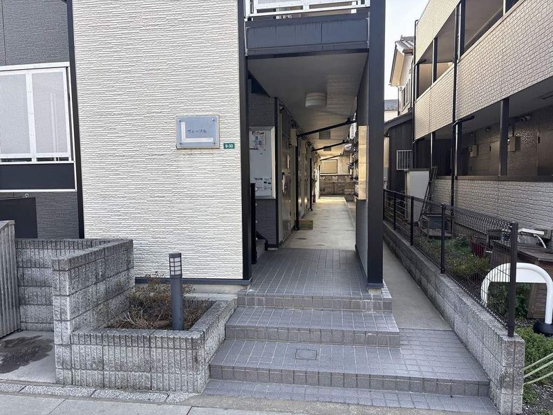 レオパレスヴィーブル エントランス