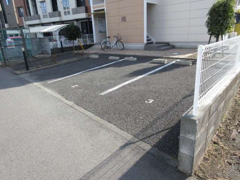 レオパレスぴゅあ 駐車場