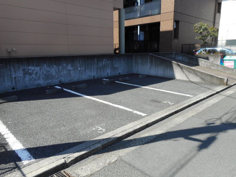 レオパレスサンハイム 駐車場