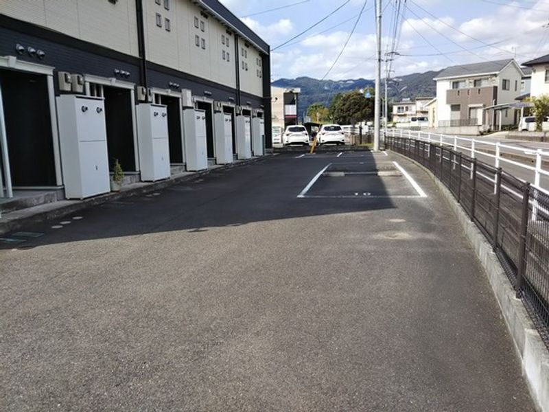 レオネクスト大和春日 駐車場
