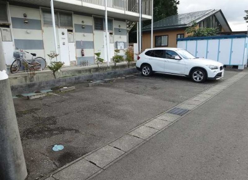 レオパレスエトワール 駐車場