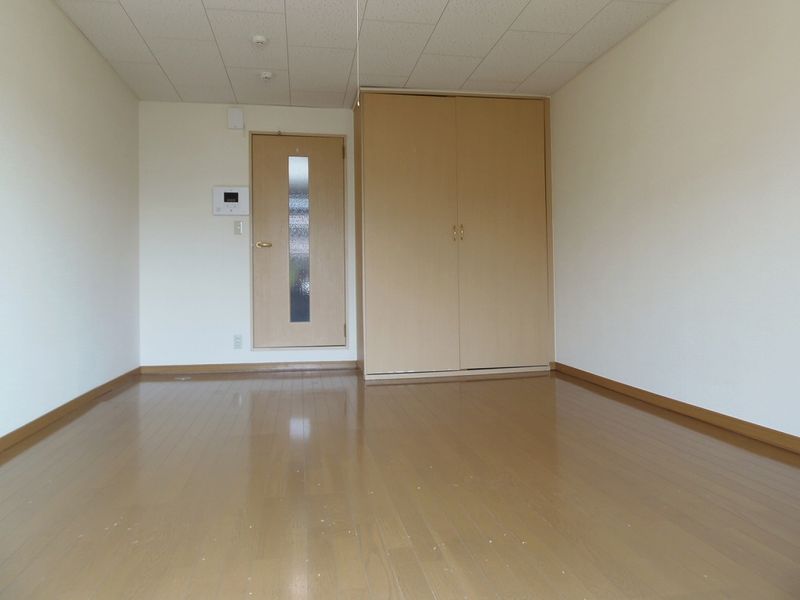 レオパレス中川２４５ 居間