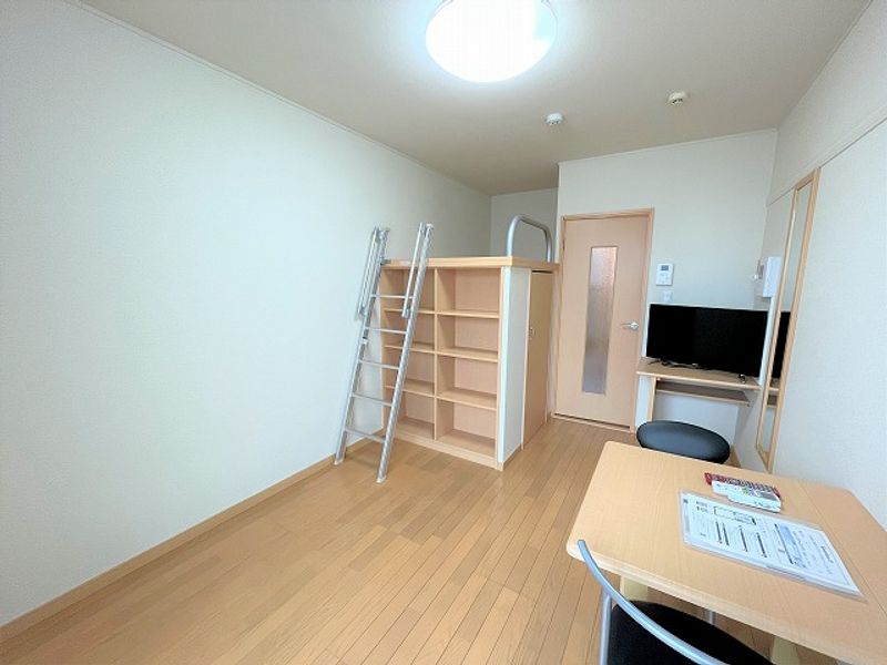 レオパレスフォンターナ大宮 寝室