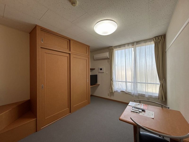 レオパレスプルミエ 居間