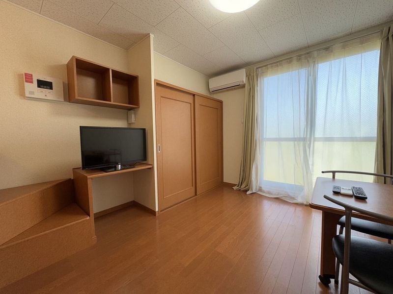 レオパレスパーチェ 居間