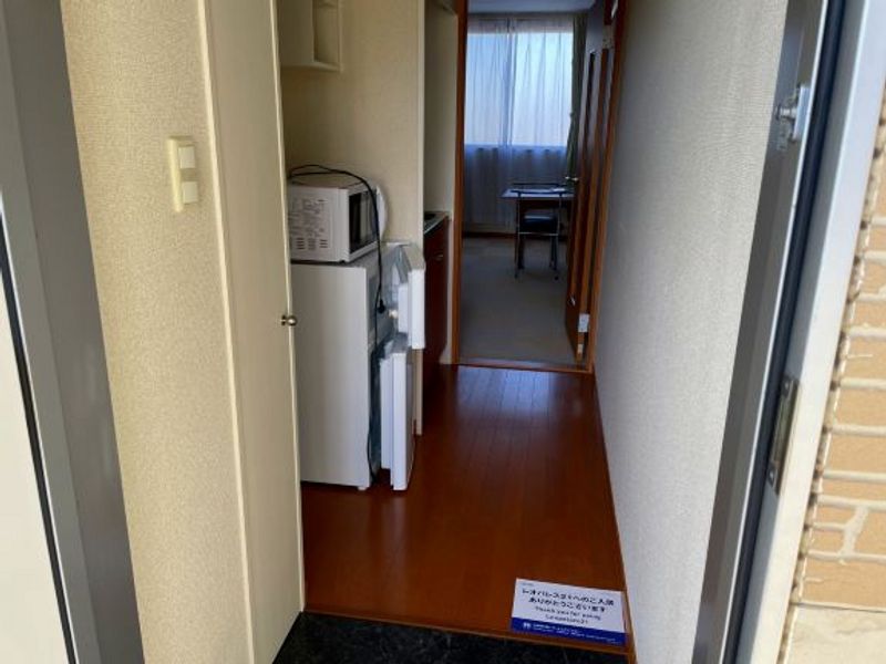 レオパレスサンサーラ 玄関