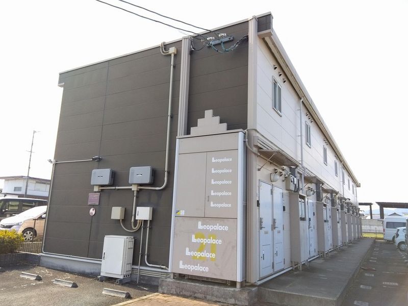 レオパレスアントラー 外観