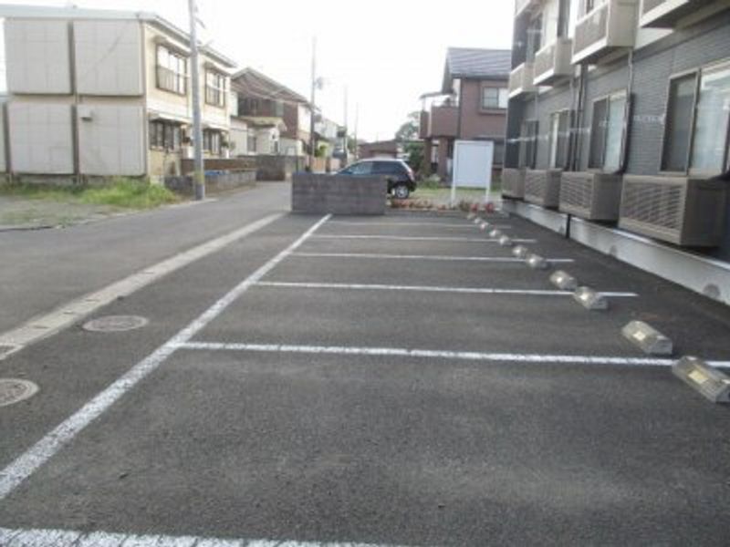 レオネクストプランドール　リヴ 駐車場