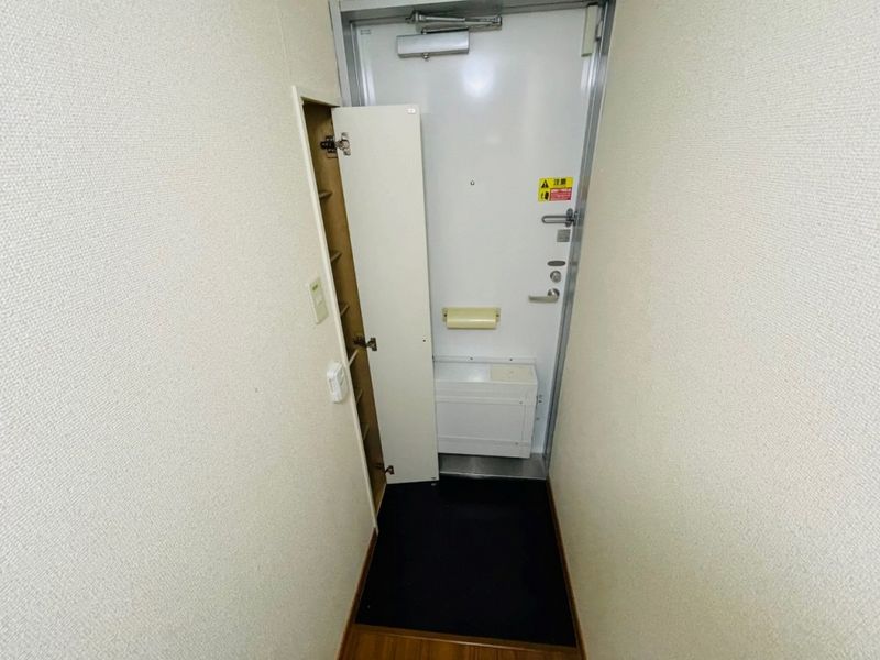 レオパレスアーク 玄関