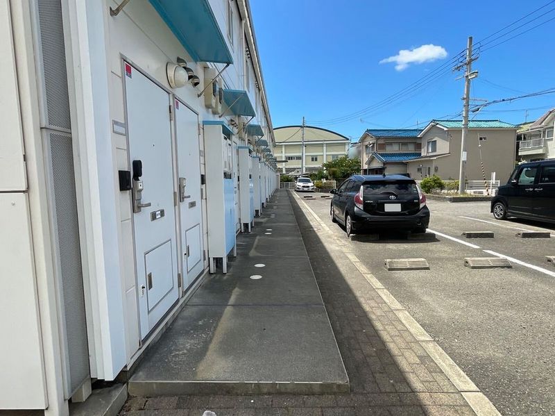 レオパレス松 エントランス