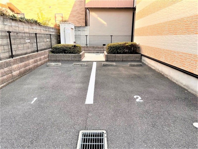 レオパレス瓢箪山 駐車場
