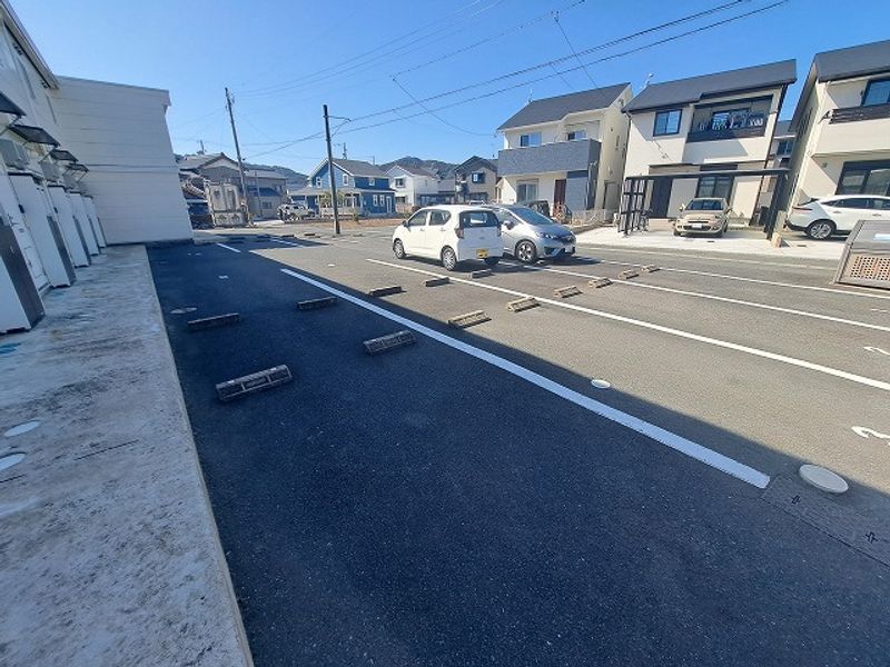 レオパレスプリマヴェーラ１１０ 駐車場