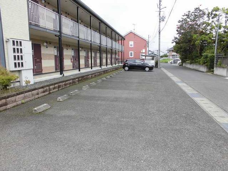 レオパレス涼風爽 駐車場