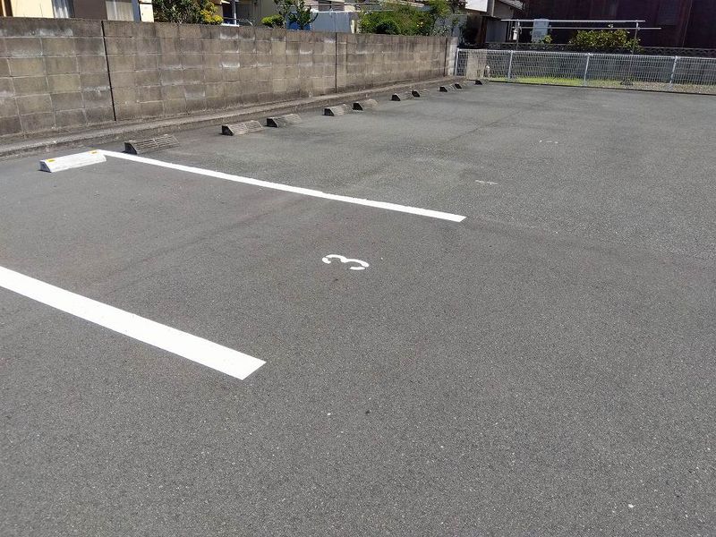 レオパレスハートフル 駐車場