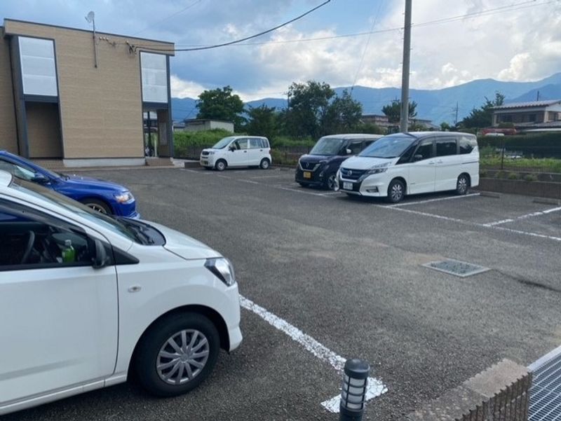レオパレスアバンダンシア 駐車場