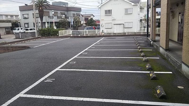 レオパレスミルフィーユ 駐車場