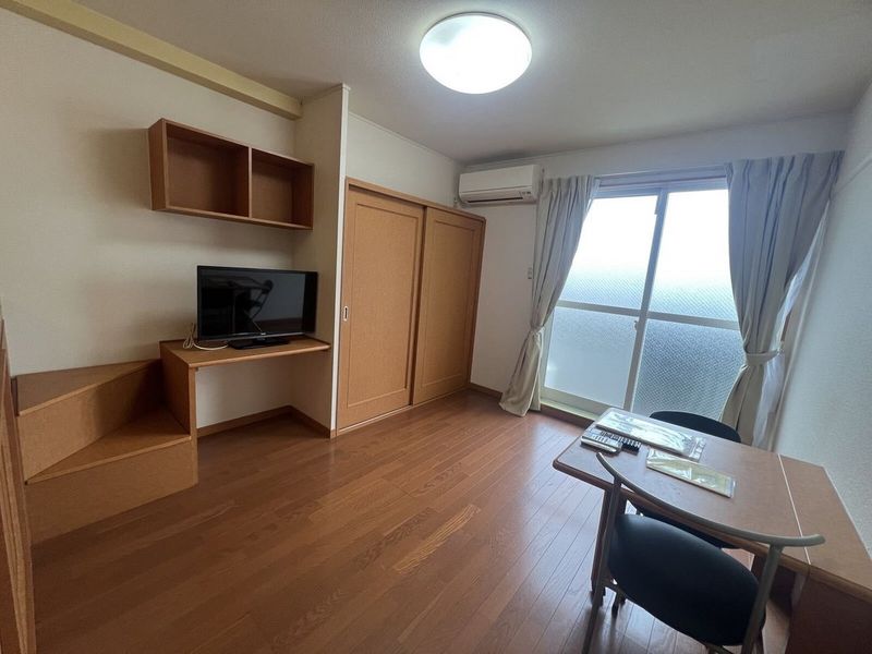 レオパレスブロード・ミヤワキ 居間