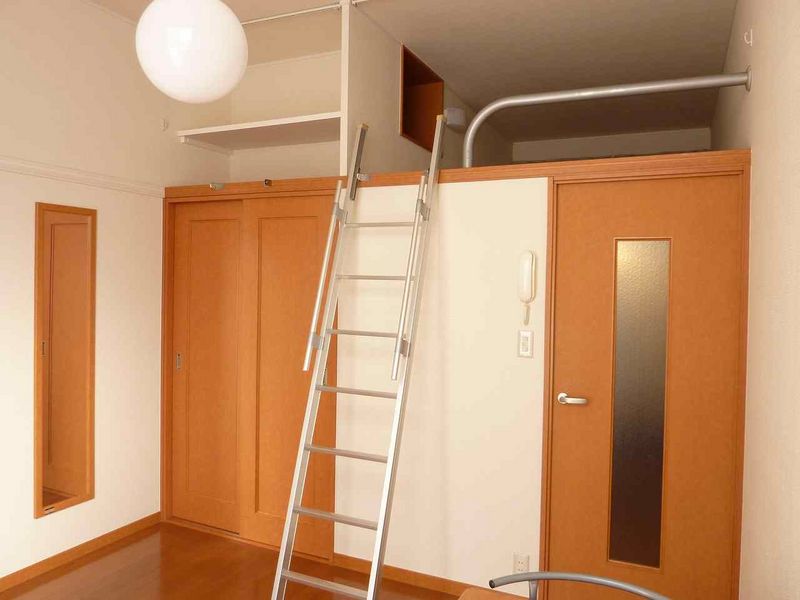 レオパレスさくら 居間