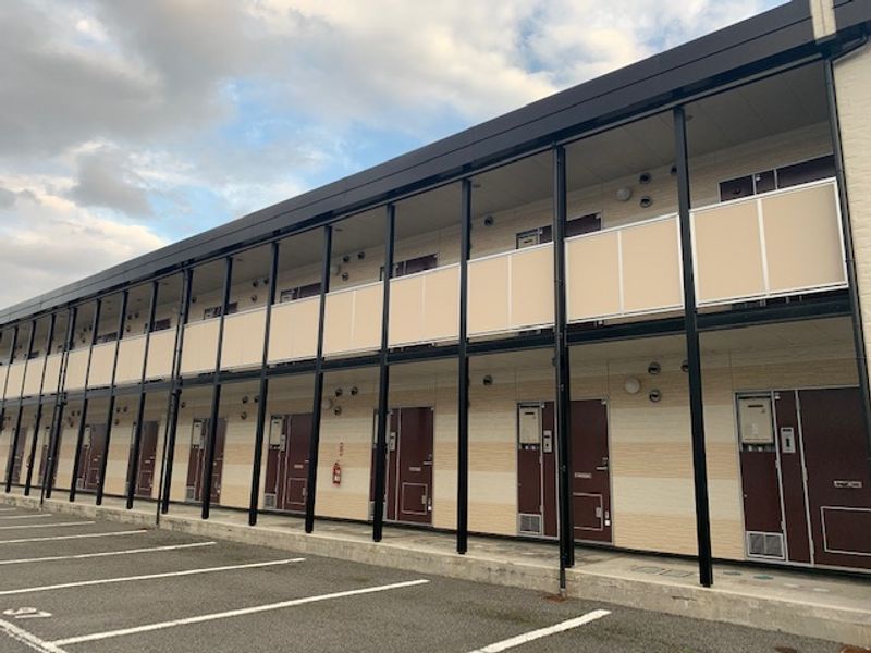 レオパレスルミエール 玄関