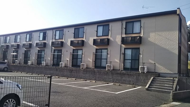 レオパレス波岡 駐車場