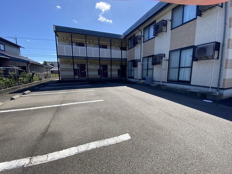 レオパレスグリーンエイジ能美 駐車場