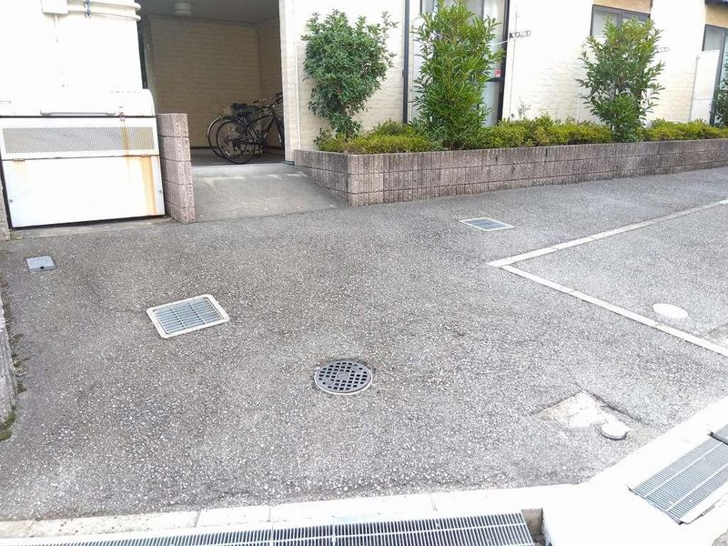 レオパレスタウンコート上ノ丸 エントランス
