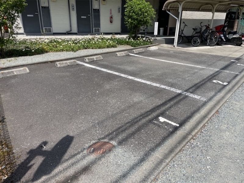 レオパレスけやき 駐車場