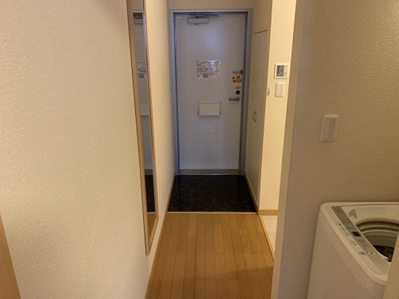 レオパレスベルヴィ旭ヶ丘 玄関