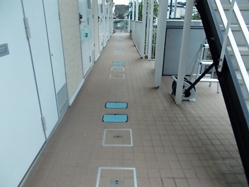 レオパレス光 エントランス