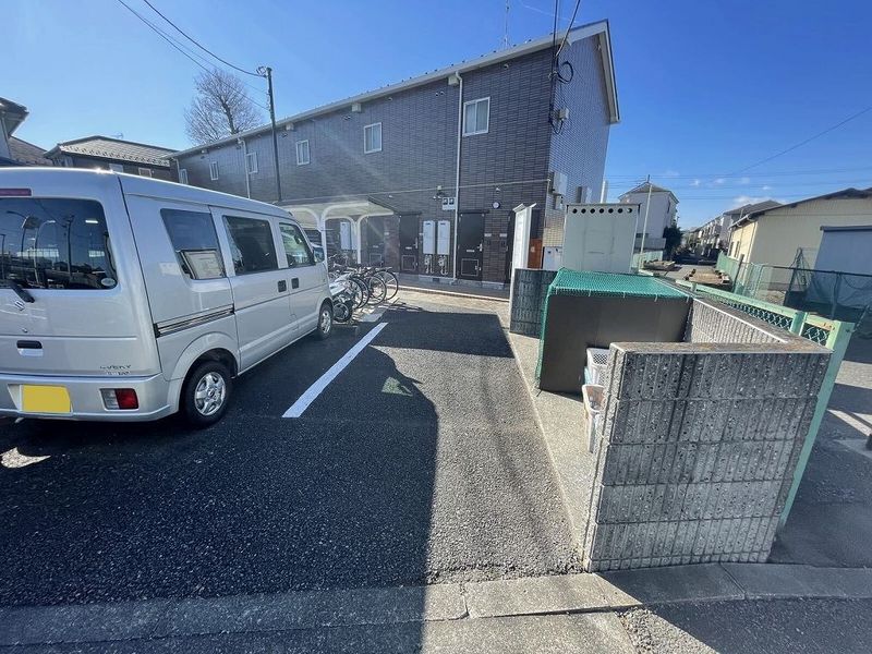 leopalace ALIVIO Parking lot