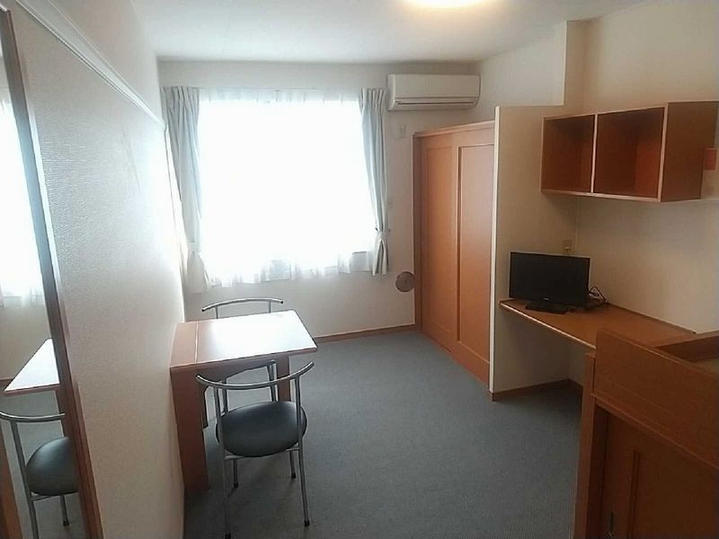 レオパレス慶弐番館 居間