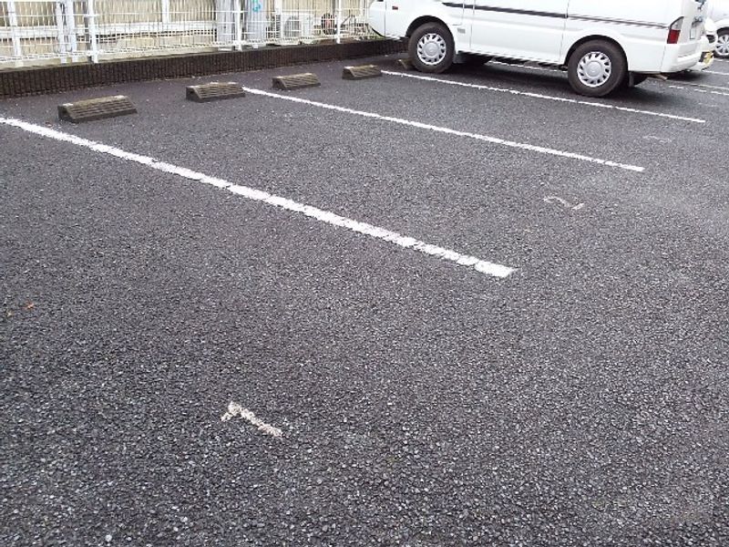 レオパレスパルコート大野台 駐車場