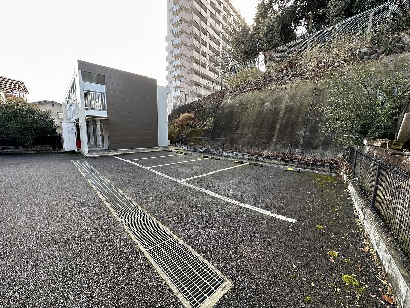 レオパレス御本丸弐番館 駐車場