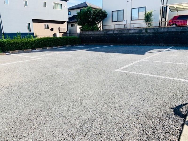 レオパレスドミール堀 駐車場