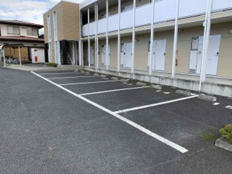 レオパレスアルファ 駐車場